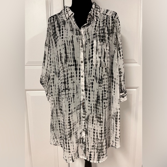 torrid Tops - Torrid Black & White Button Down Blouse